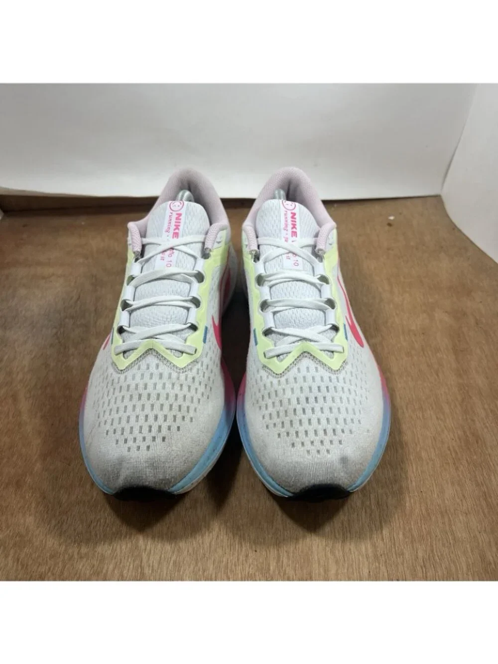 Nike Air Winflo 10 Womens Size 11.5 White Pink Gray Athletic Running Shoes
